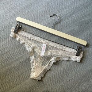 [M] Joe Fresh Creme White Frilly Flat Lace Comfortable Everyday Thong Panty